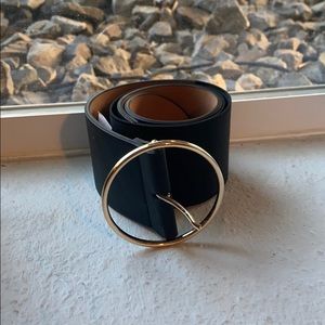Black Thick Belt!! Gold Detail!